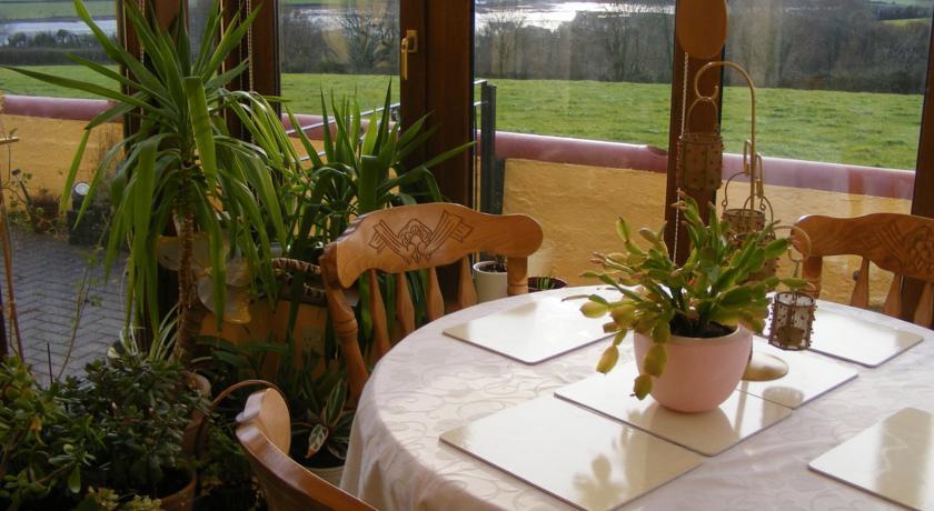 Мини-отель Pembroke Dock B&B - Southgate.