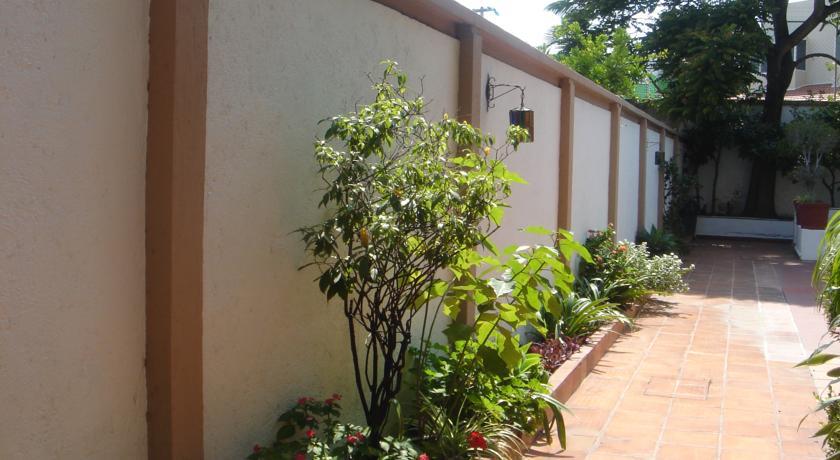 Отель Hotel Rinconada de Cortes