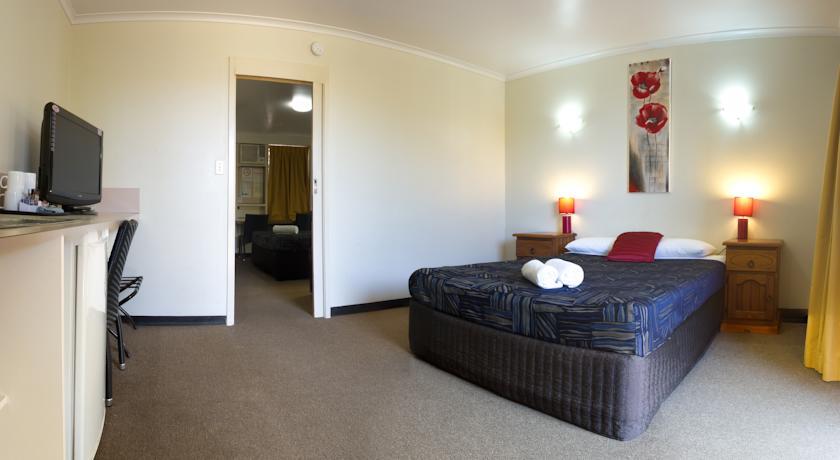 Отель Miners Lodge Motor Inn
