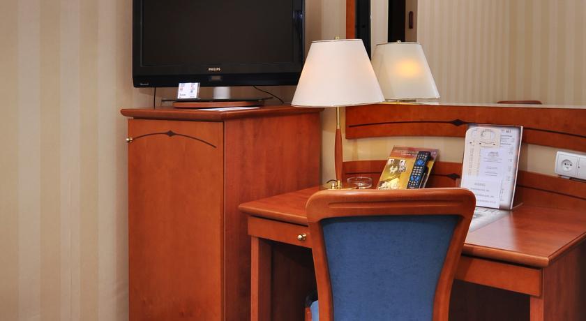 Отель Hotel Pod Orłem