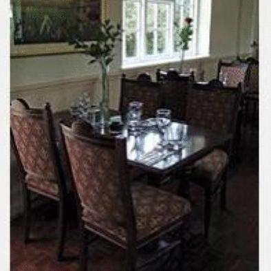 Отель The King's Lodge Hotel