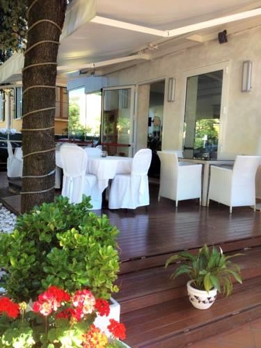 Отель Hotel Mediterraneo