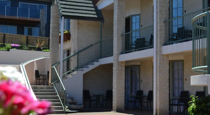 Colonial Lodge Motel