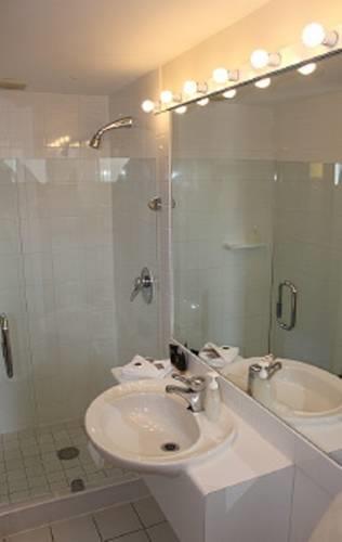Отель The Tauranga on the Waterfront Luxury Accommodation