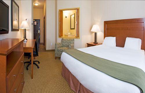 Отель Holiday Inn Express Grande Prairie