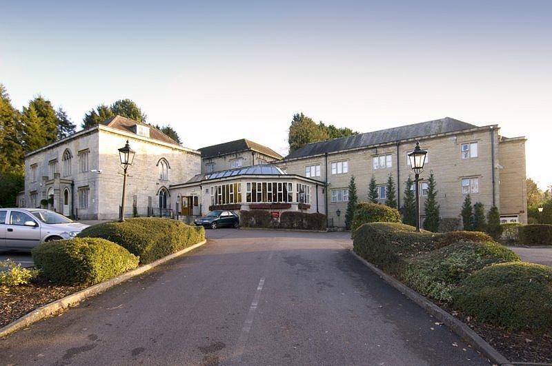 Отель Premier Inn Stroud