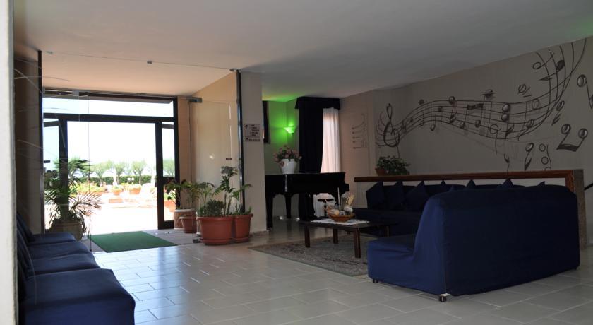 Отель Aurhotel