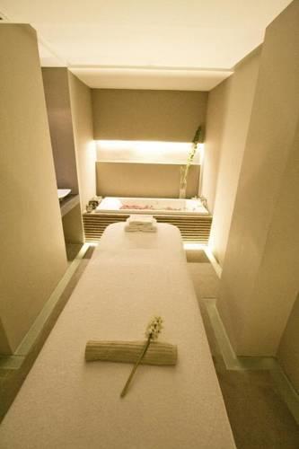 Отель Hotel St. Ellis