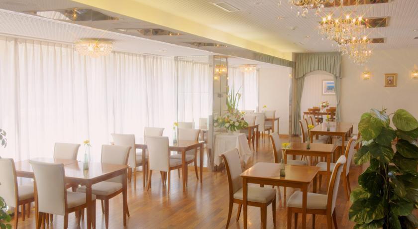 Отель Hotel Crown Palais Aomori