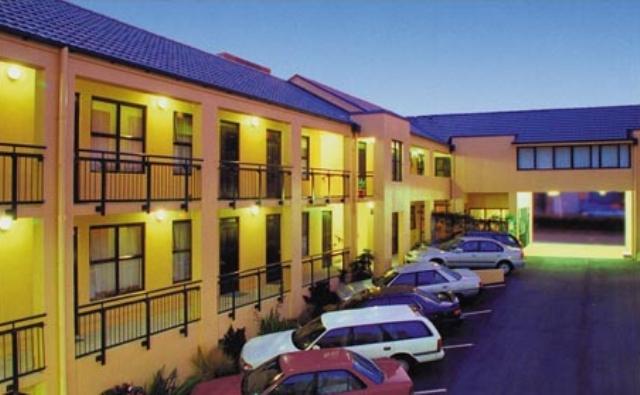 Отель Victoria Court Motor Lodge