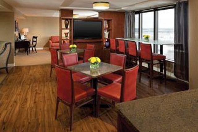 Отель Sheraton Red Deer Hotel