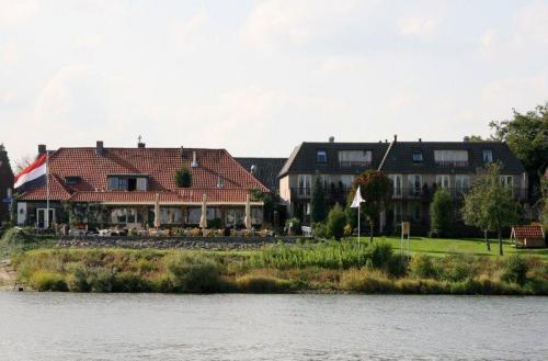 Отель Het Maashotel