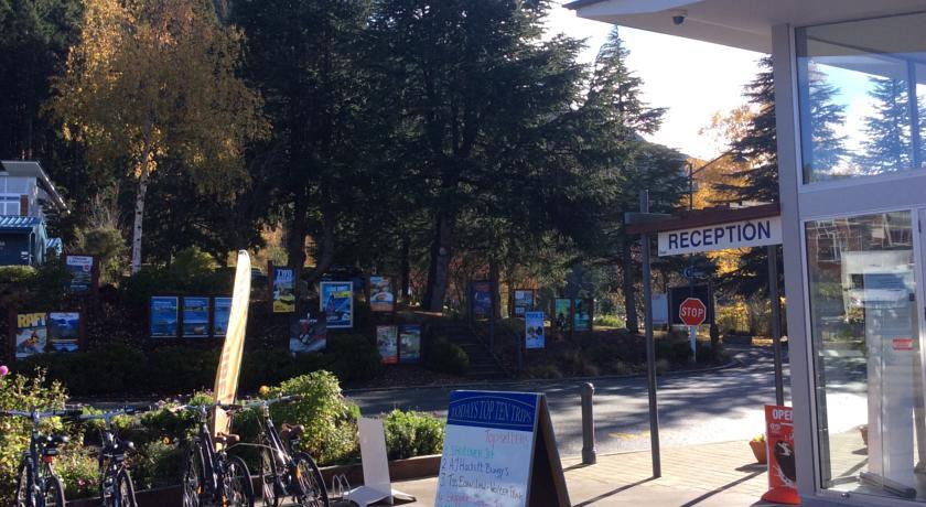 Отель Queenstown Lakeview Holiday Park