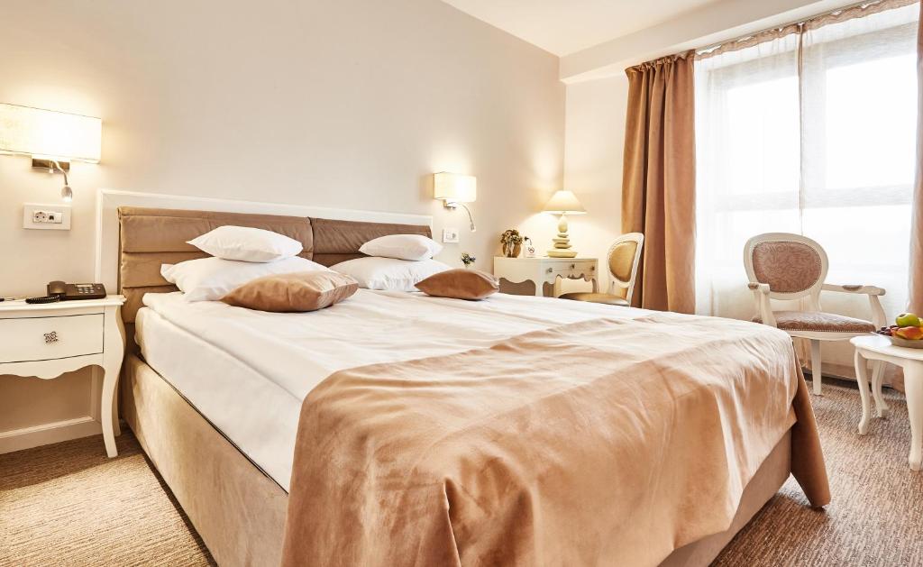 Отель Continental Targu Mures