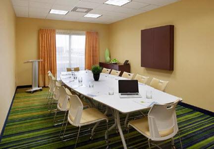 Отель Fairfield Inn & Suites by Marriott Toronto Mississauga
