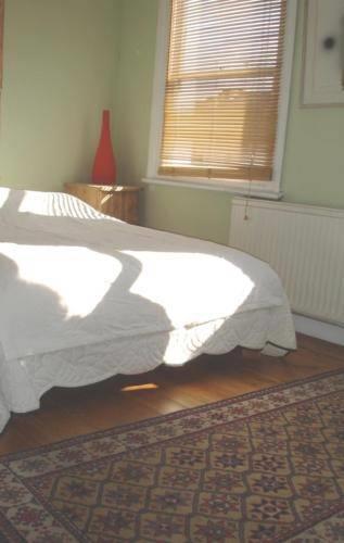 Гостевой дом At Home Chiswick