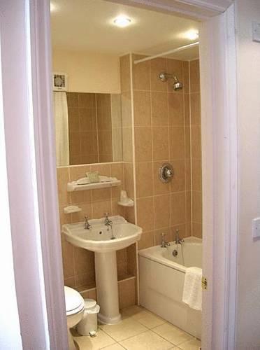 Отель The Emmbrook Inn
