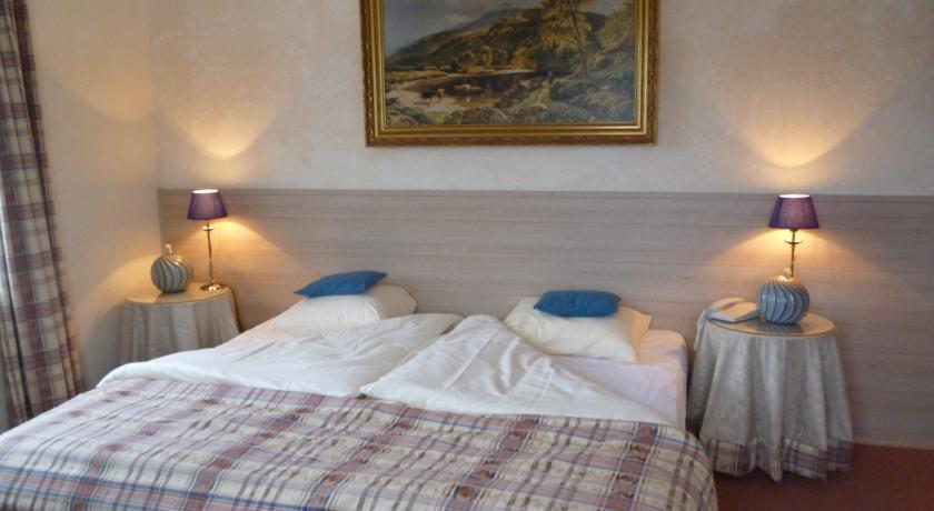 Отель Chalet sur Lesse