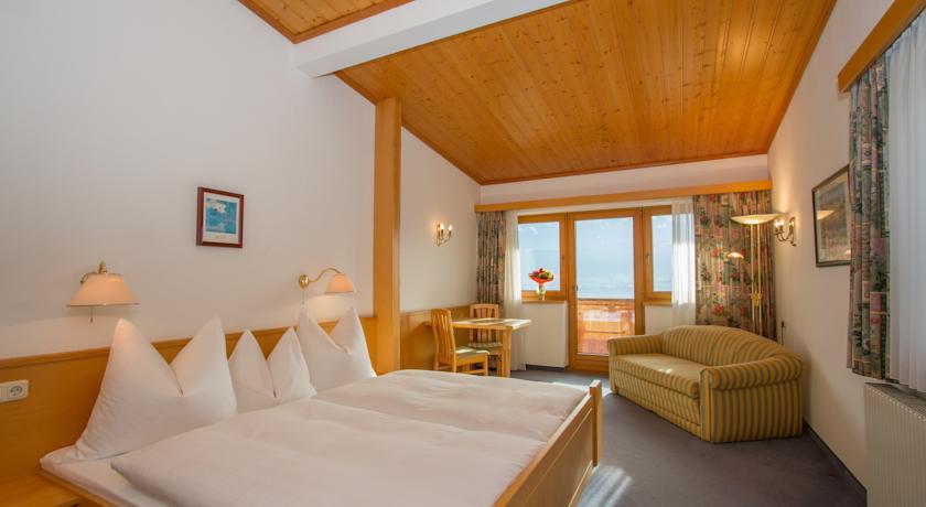 Отель Hotel Huberhof