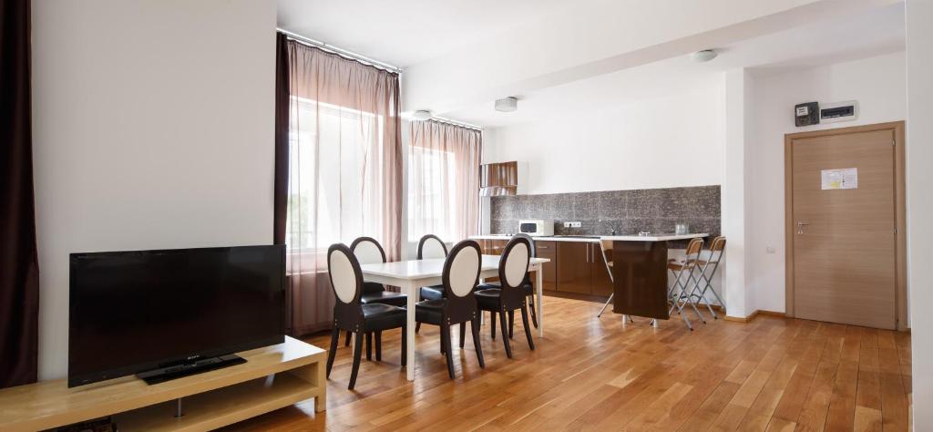 Апартаменты Living In Aparthotel