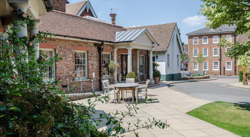 Отель Inn At Woburn