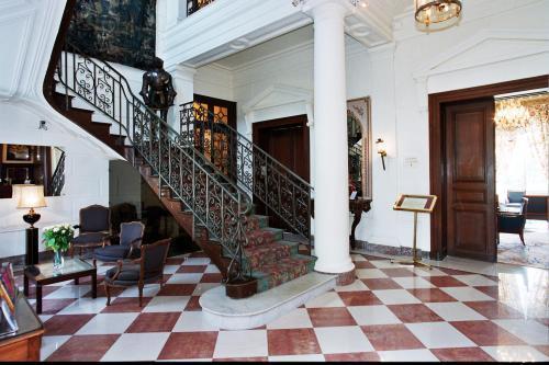 Отель Château De La Motte Fenelon