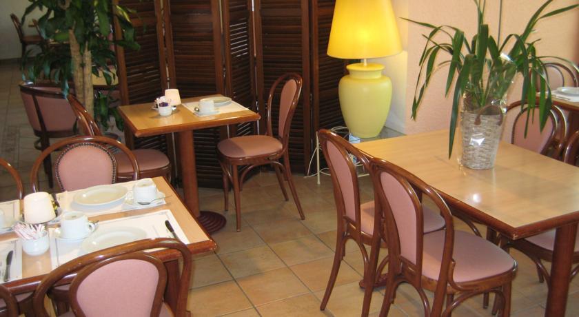 Отель Hôtel-Restaurant L'Atrachjata