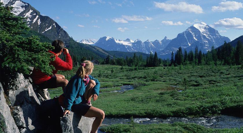 Отель Mountaineer Lodge