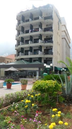 Отель Holiday Suites Hotel & Beach Resort