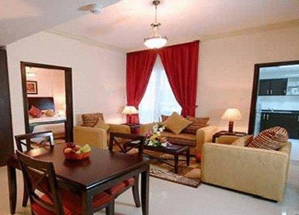 Апартаменты Golden Square Hotel Apartments