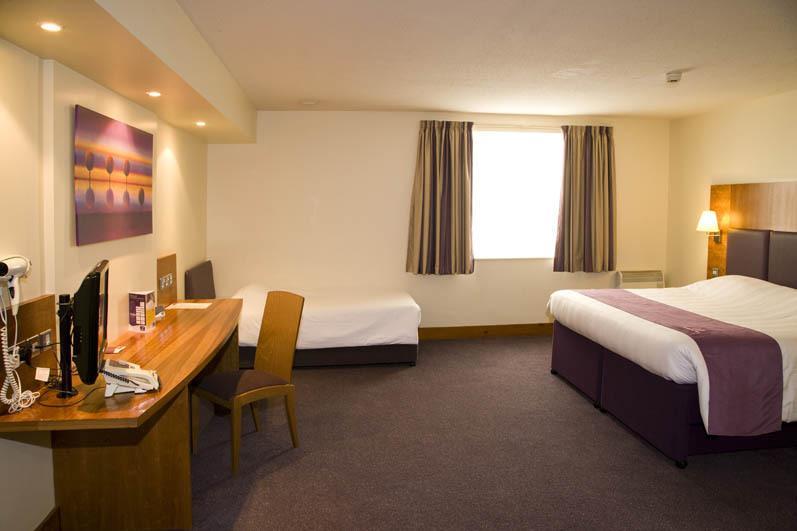 Отель Premier Inn Sunbury (Kempton Park)