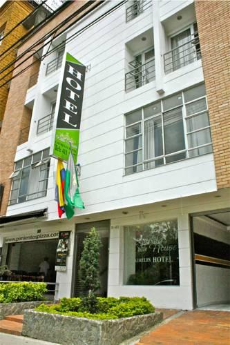 White House Laureles Hotel