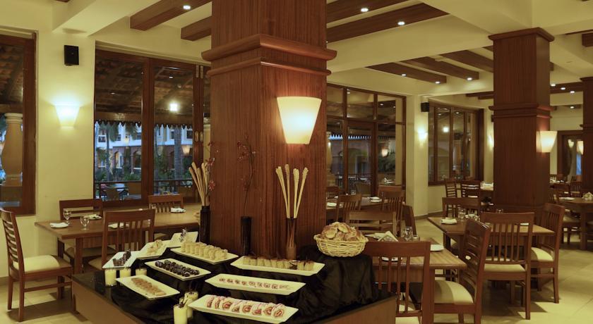 Отель Country Inn & Suites By Carlson, Goa Candolim