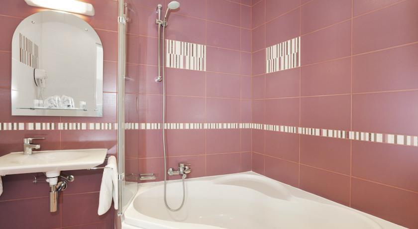 Отель A l'Hôtel Des Roys