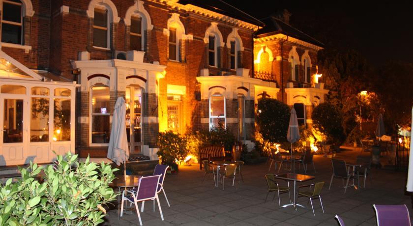 Отель Leaside Hotel