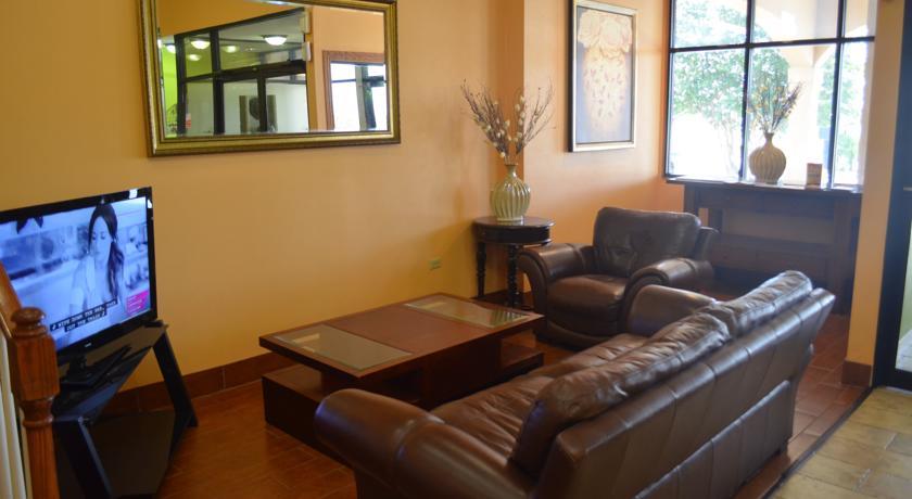 Отель Summit Inn Hotel & Suites