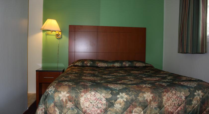 Отель Knights Inn Arnprior