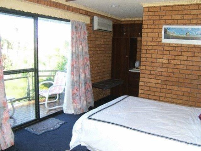 Отель Coachmens Inn Motel