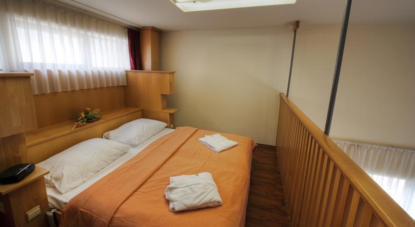 Отель Hotel AquaCity Seasons
