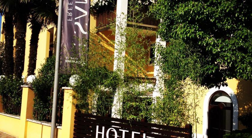 Отель Hotel Santoni