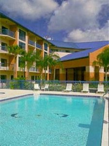 Отель Comfort Inn & Suites