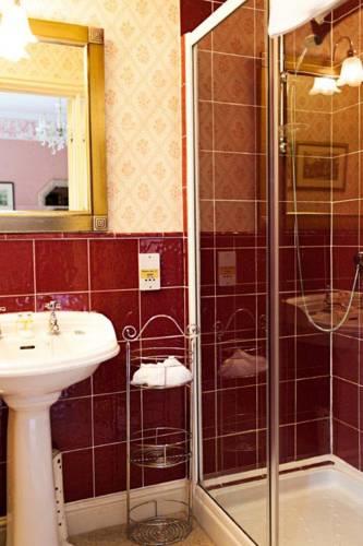 Отель Glangrwyney Court Country House