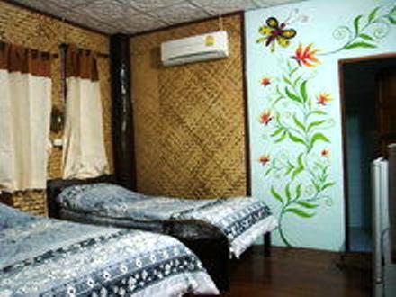 Отель Baan Saenghearn