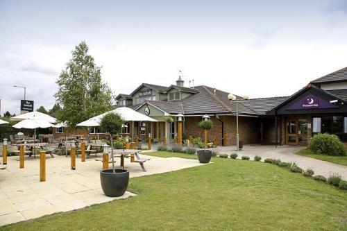 Отель Premier Inn Hatfield