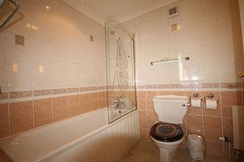 Отель Cross House Hotel