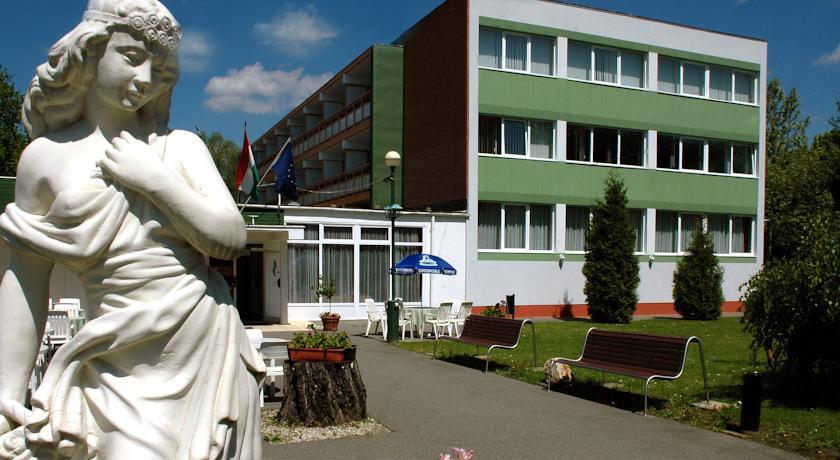 Отель Komfort Hotel Platan