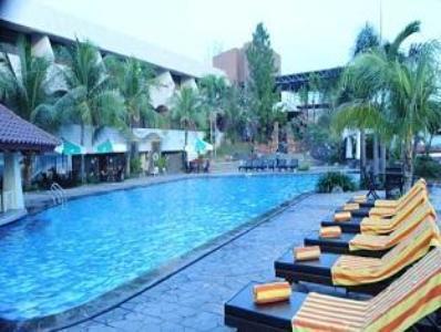 Отель Patra Semarang Convention Hotel
