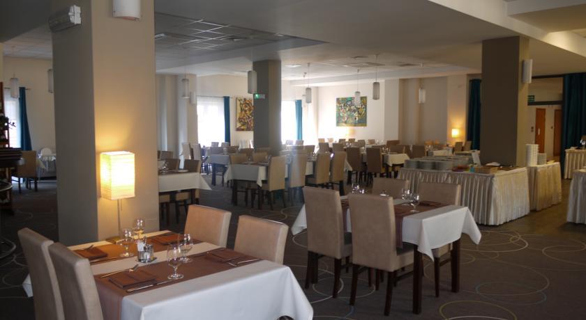 Отель Hotel Krynica Conference & SPA