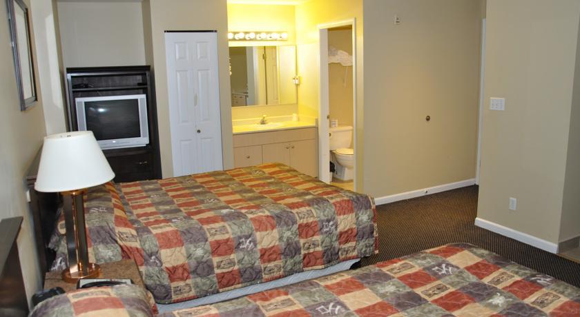 Отель Canadian Inn