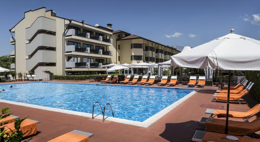 Отель Versilia Holidays Hotel